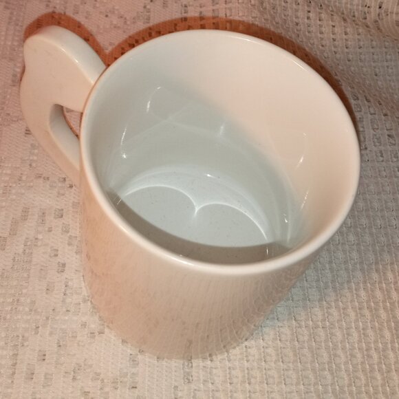 CHRISTMAS COLORFUL 4" INCH MUG THAT SAY'S, "MERRY CHRISTMAS". - Picture 5 of 6